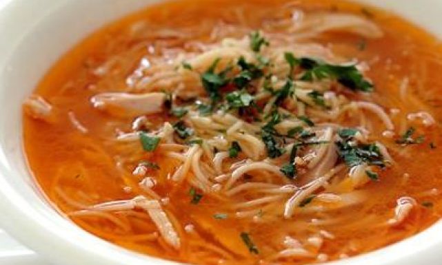 طريقة عمل شوربة الدجاج بصلصة الطماطم