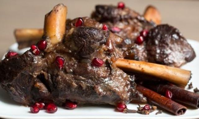 طريقة عمل يخنة اللحم الضاني بالكستناء والرمان