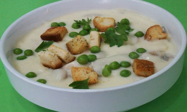 شوربة الدجاج بالكريما و الفطر 