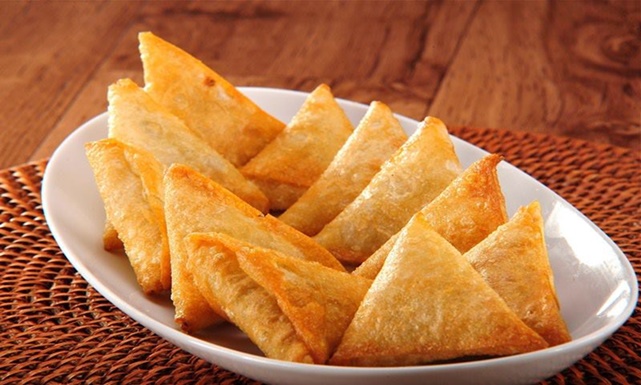 معجنات السنبوسة بالخضار
